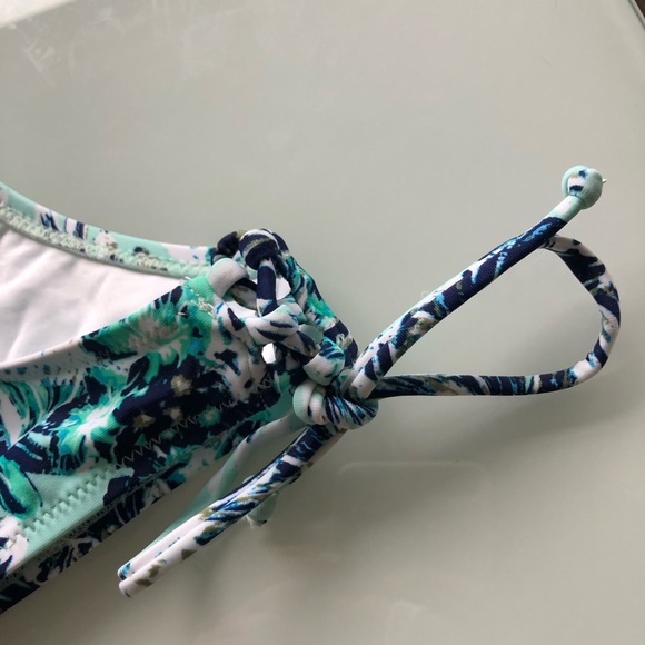 Swim Top 🦋 - Picture 6 of 7